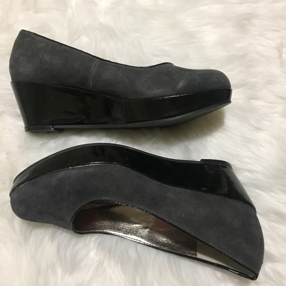 Gray velvet Spiegel close-toed wedges